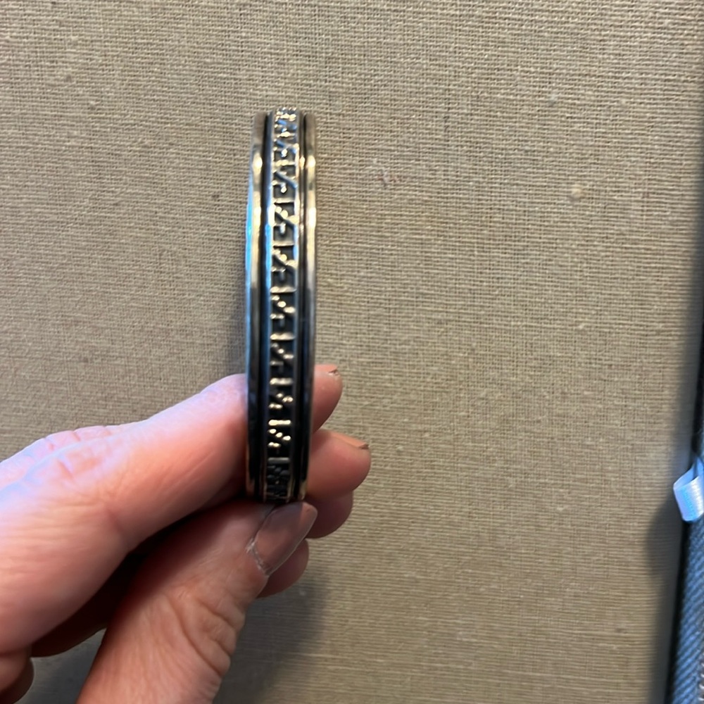 Adjustable cuff